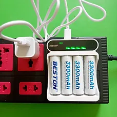 Bộ 4 pin sạc AA 3300 mAh Dung lượng cao kèm Sạc pin Beston C9023L, có tính năng sạc nhanh, tự ngắt k